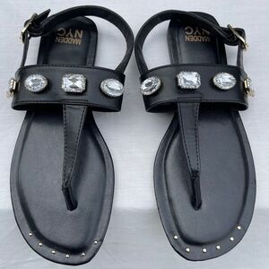 Steve Madden NYC, Jeweled Black Thong Sandals Size 6 s/n GGMN22AM002-1221